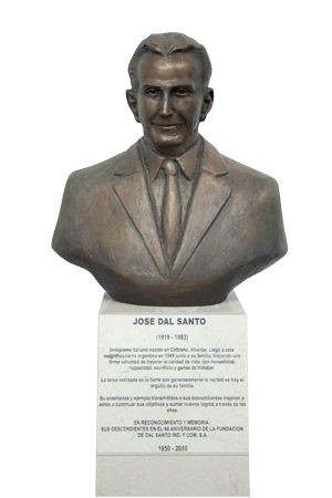 Busto de José Dal Santo, fundador de Fire Bird